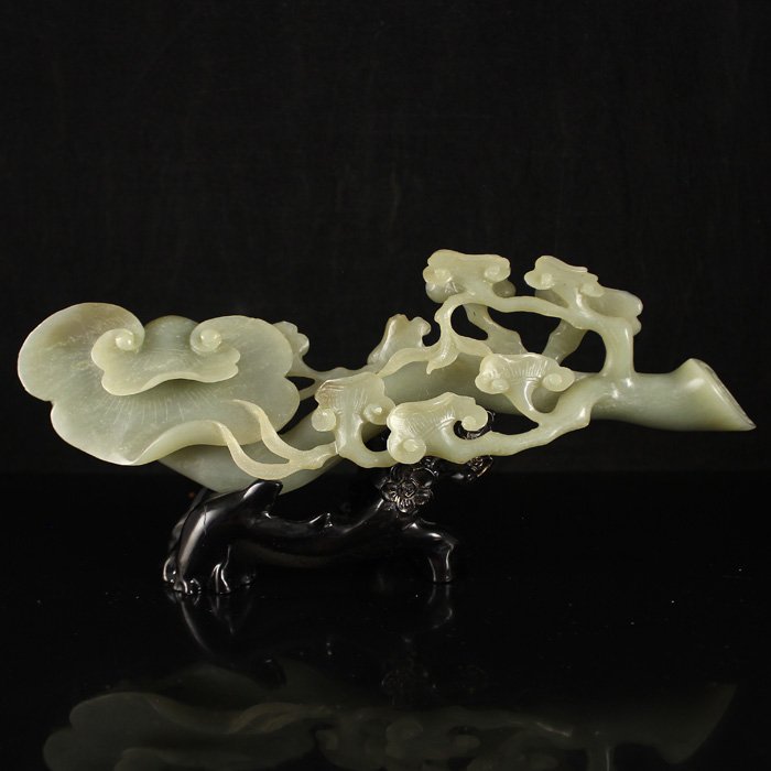 Vintage Chinese Qing Dynasty Hetian Jade Ruyi Statue (1 of 7)