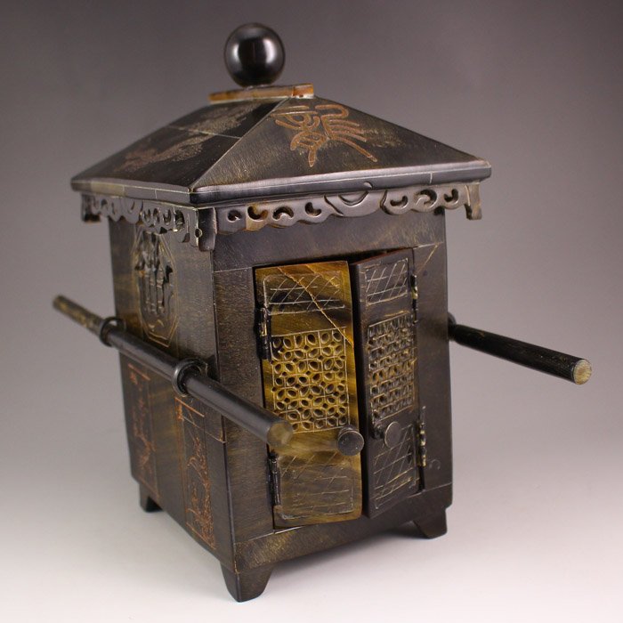 Chinese Ox Horn Palanquin Statue w Qianlong Mark: Chinese Ox Horn Palanquin Statue w Qianlong MarkDimension:260*125*220 (mm) 10.24*4.92*8.66(in) Weight 1.96 lbs/887 g Tips about horn sculpture Horn sculpture has a long history. The horn sculpture is 