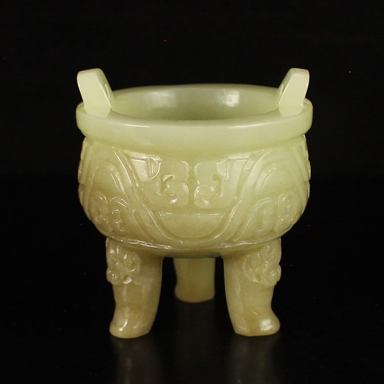 Chinese Natural Hetian Jade 3 Leg Incense Burner: Chinese Natural Hetian Jade 3 Leg Incense Burner Dimension:62*55*55(mm) 2.44*2.17*2.17(in) Weight 0.27 lbs/122gTips about Chinese Hetian Nephrite Jade Hetian jade is a nephrite jade and is regarded as