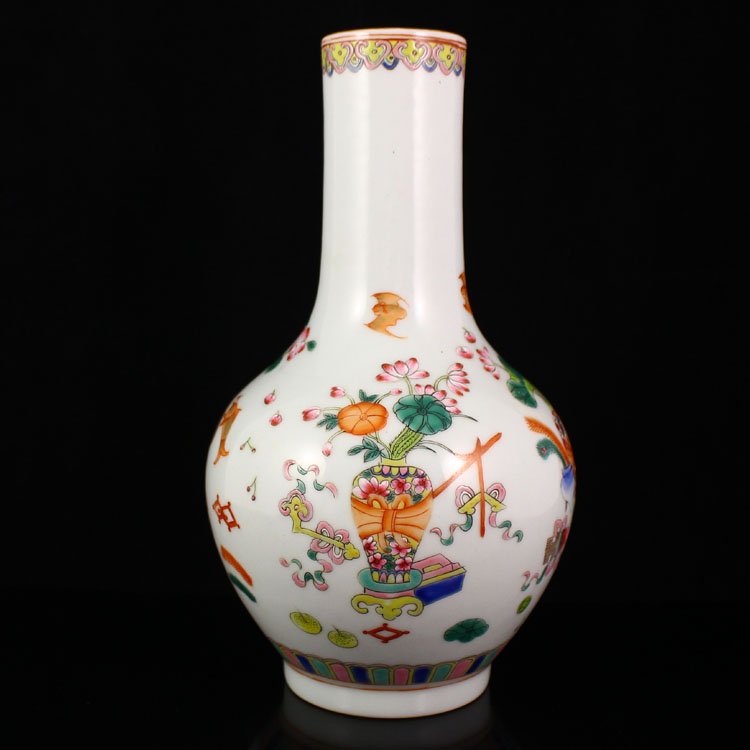 Chinese Famille Rose Porcelain Vase w Qianlong Mark: Hand-painted Chinese Famille Rose Porcelain Vase w Qianlong Mark Dimension: 215*120*120(mm) 8.46*4.72*4.72(in) Weight 1.30 lbs/591 g Tips about Chinese Porcelain Chinese ceramic ware is an art craft t