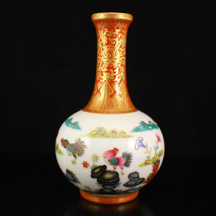 Chinese Gilt Gold Famille Rose Porcelain Vase: Superb Hand-painted Chinese Gilt Gold Famille Rose Porcelain Vase w Yong Zheng Mark Dimension: 99*99*165(mm) 3.90*3.90*6.50(in) Weight 0.62 lbs/280 g Tips about Chinese Porcelain Chinese ceramic ware 