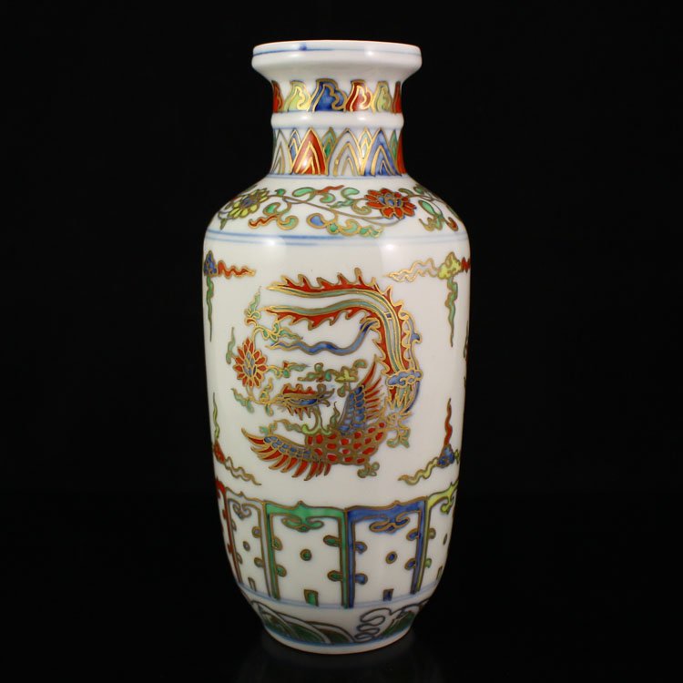 Chinese Wu Cai Porcelain Vase w Cheng Hua Mark: Hand-painted Chinese Wu Cai Porcelain Vase w Cheng Hua Mark Dimension: 190*85*85(mm) 7.48*3.35*3.5(in) Weight 0.58 lbs/263 g Tips about Chinese Porcelain Chinese ceramic ware is an art craft that has