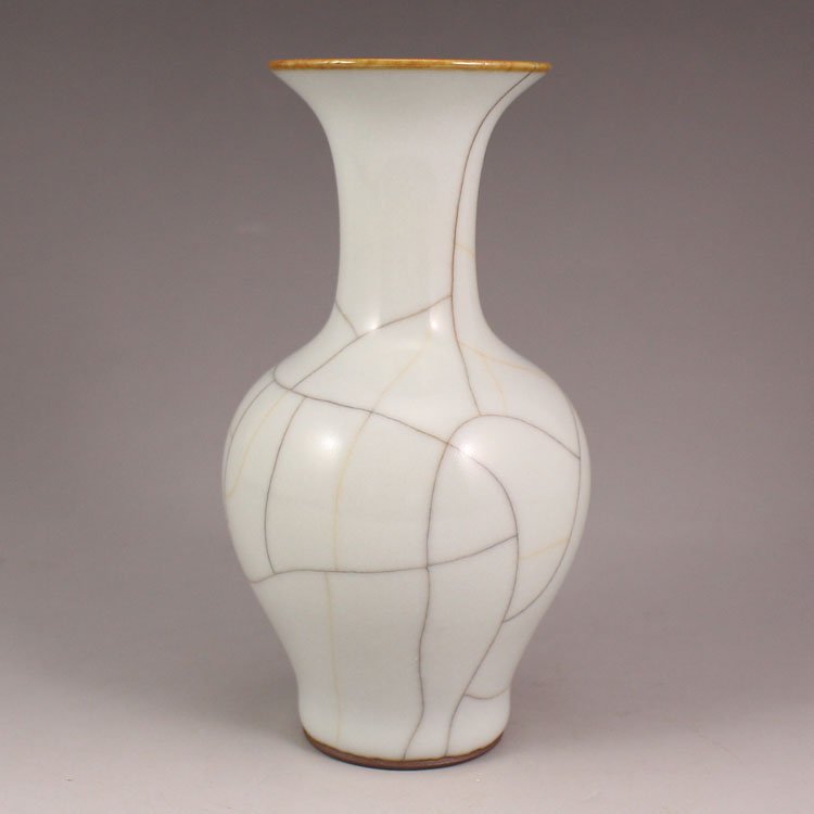 Superb Design Chinese Ge Kiln Porcelain Vase: Superb Design Chinese Ge Kiln Porcelain Vase Dimension:132*75*75(mm) 5.20*2.95*2.95(in) Weight 0.41 lbs/184 g Tips about Chinese Porcelain Chinese ceramic ware is an art craft that has been developing