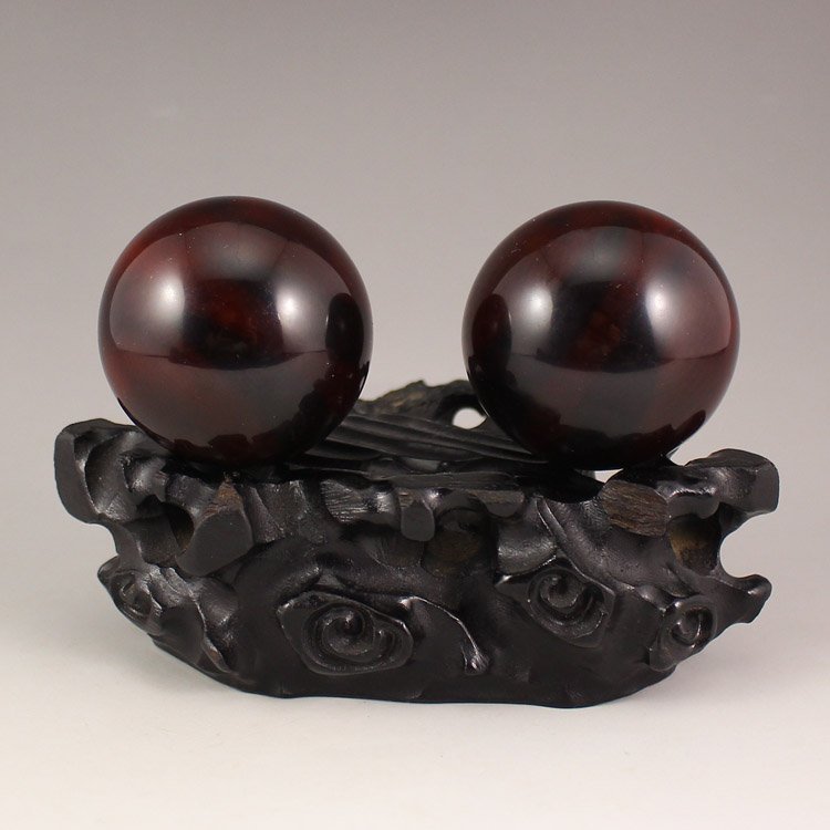 A Pair Chinese Ox Horn Gymnastic Balls: A Pair Chinese Ox Horn Gymnastic Balls Dimension: 50(mm)1.97(in) Weight 0.34 lbs/152 g Tips about horn sculpture Horn sculpture has a long history. The horn sculpture is usually made of rhino, ox, or 