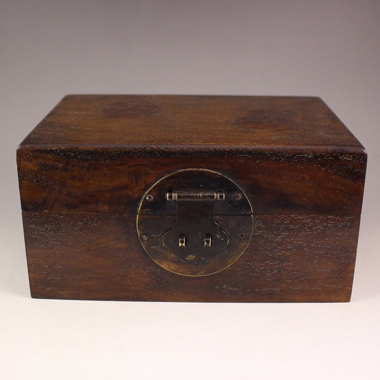 Hand Carved Chinese Zitan Wood Jewelry Box: Hand Carved Chinese Zitan Wood Jewelry BoxDimension:175*120*85(mm)6.89*4.72*3.35(in) Weight 1.42 lbs/643 g The world there is Shen Tan, sandalwood, green Tan, ebony, rosewood, red sandalwood, Jin Yao 
