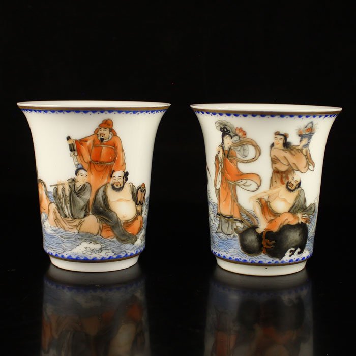 A Pair Hand-painted Chinese Famille Rose Porcelain Cups (1 of 10)