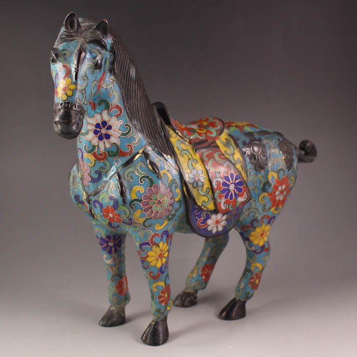 China Bronze Cloisonne Inlay Silver Wire Statue - Horse: Chinese Bronze Cloisonne Inlay Silver Wire Statue - Horse Dimension: 260*230*110(mm) 10.24*9.06*4.33(in) Weight 5.54 lbs/2512 g Cloisonne, Beijing famous traditional handicrafts, has a history of over