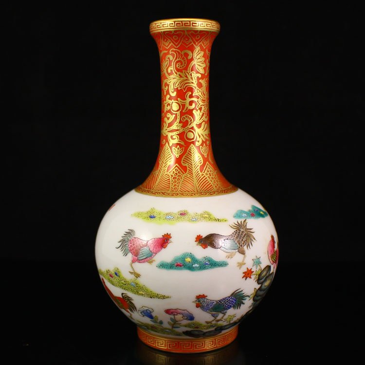 Superb Chinese Gilt Gold Famille Rose Porcelain Vase: Superb Hand-painted Chinese Gilt Gold Famille Rose Porcelain Vase Dimension: 99*99*165(mm) 3.90*3.90*6.50(in) Weight 0.58 lbs/265 g Tips about Chinese Porcelain Chinese ceramic ware is an art craft th