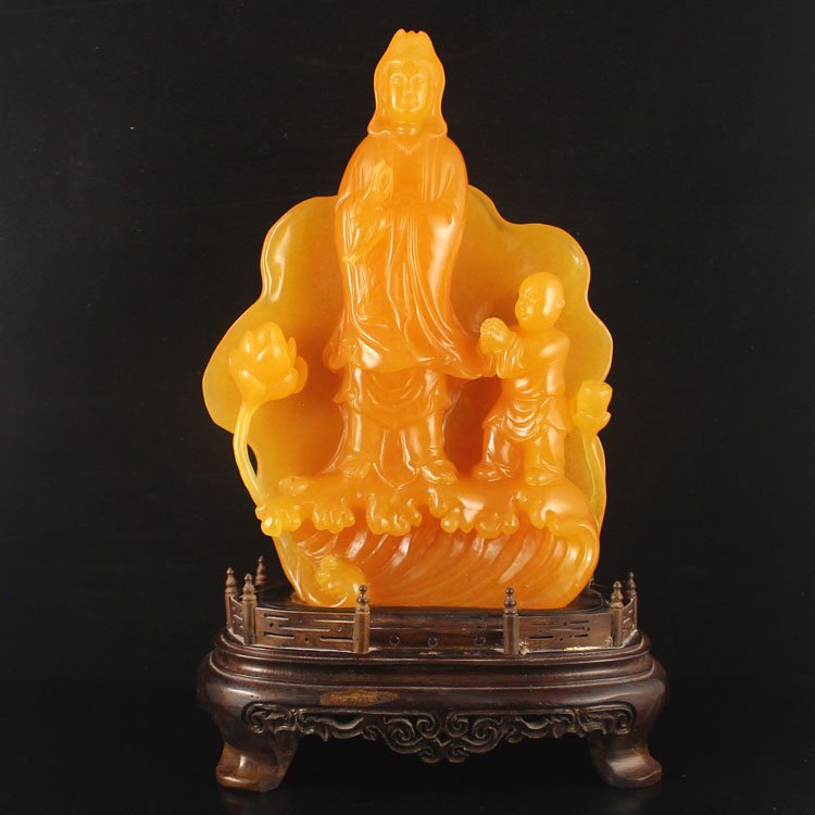 Indonesia Jin Tian Huang Statue - Kwan-yin &Fortune Kid: Superb Hand Carved Indonesia Natural Jin Tian Huang Statue - Kwan-yin & Fortune KidDimension: 230*180*40(mm) 9.06*7.09*1.57(in) Weight 3.36 lbs/1524 g Jin Tian Huang from Indonesia and Java Sun Xi, th