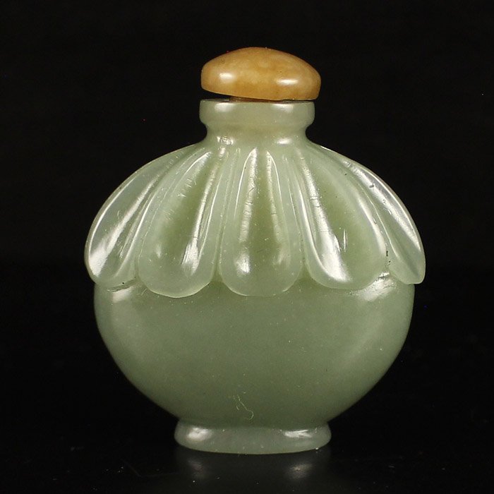 Hand Carved Chinese Hetian Jade Snuff Bottle (1 of 6)