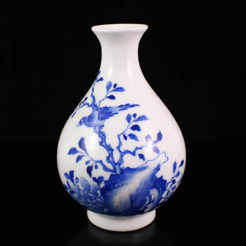 Hand-painted Chinese Blue And White Porcelain Vase: Hand-painted Chinese Blue And White Porcelain Vase Dimension:95*95*140(mm)3.74*3.74*5.51(in)Weight 0.28 lbs/126 g Tips about Chinese Porcelain Chinese ceramic ware is an art craft that has been develo