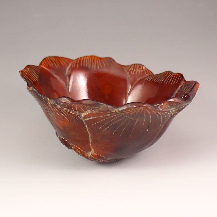 Chinese Ox Horn Brush Washer w Crane & Pine Tree: Chinese Ox Horn Brush Washer w Crane & Pine Tree Dimension:132*120*65(mm) 5.20*4.72*2.56(in) Weight 0.33 lbs/150 g Tips about horn sculpture Horn sculpture has a long history. The horn sculpture is us