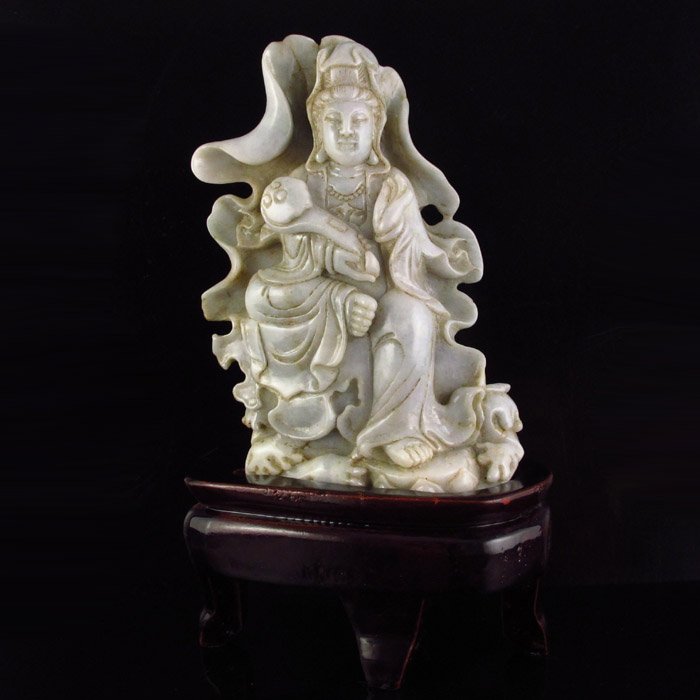 Natural Jadeite / Jade Statue - Ruyi Kwan-yin (1 of 7)