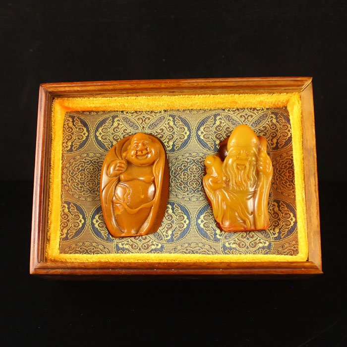 A Set Chinese Shoushan Stone Seal & Hua Li Wood Box (1 of 10)