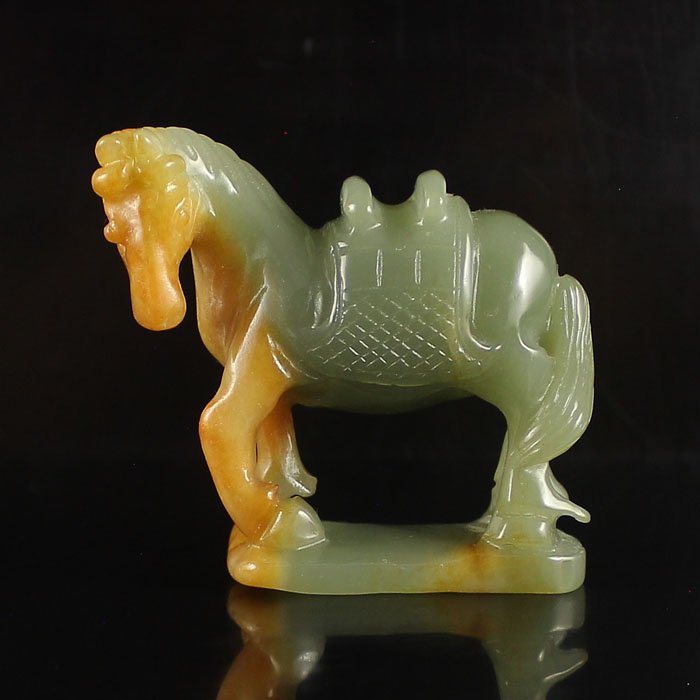 Chinese Natural Hetian Jade Statue - Horse: Chinese Natural Hetian Jade Statue - Horse Dimension: 61*57*24(mm) 2.40*2.24*0.94(in) Weight 0.19 lbs/86 g Tips about Chinese Hetian Nephrite Jade Hetian jade is a nephrite jade and is regarded as the