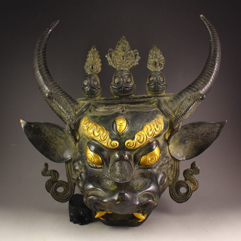Vintage Chinese Bronze Ox Head Mask: Vintage Chinese Bronze Ox Head Mask Dimension: 310*330*140(mm) 12.20*12.99*5.51(in) Weight 6.16 lbs/2793g Tips about Bronze Bronze is some of the most important pieces of Chinese art, warranting an en