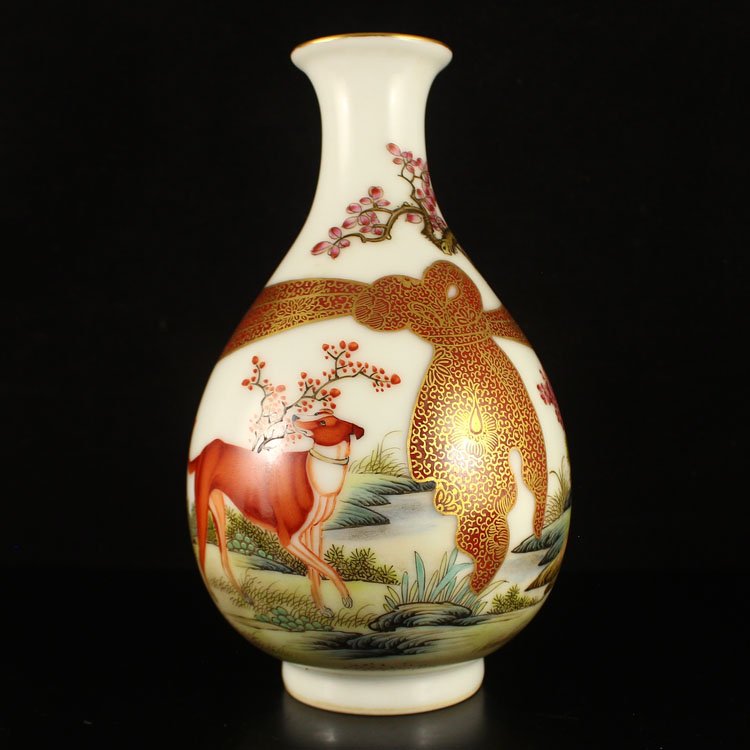 Chinese Gilt Edges Enamels Porcelain Vase Fortune Dogs: Superb Hand-painted Chinese Gilt Edges Enamels Porcelain Vase W Fortune Dogs Dimension: 165*98*98(mm) 6.50*3.86*3.86(in) Weight 0.67 lbs/304 g Tips about Chinese Porcelain Chinese ceramic ware is an a