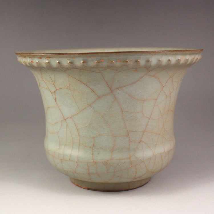 Chinese Long Quan Kiln Porcelain Pot (1 of 6)