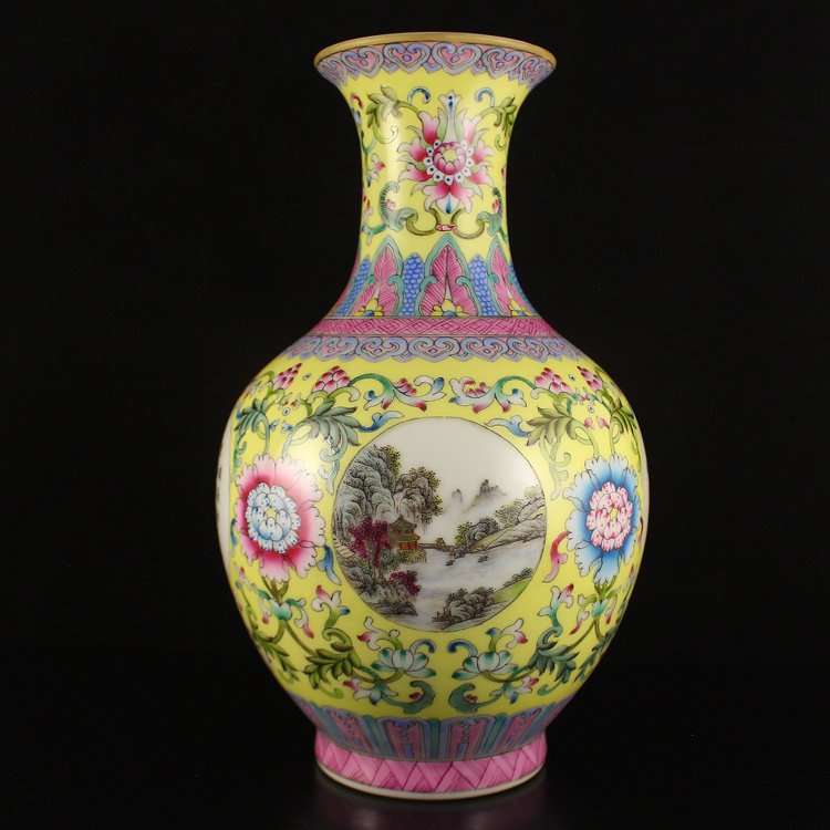 Superb Chinese Gilt Edges Enamels Porcelain Vase: Superb Hand-painted Chinese Gilt Edges Enamels Porcelain Vase Dimension: 238*160*160(mm) 9.37*6.30*6.30(in) Weight 1.87 lbs/847 g Tips about Chinese Porcelain Chinese ceramic ware is an art craft that