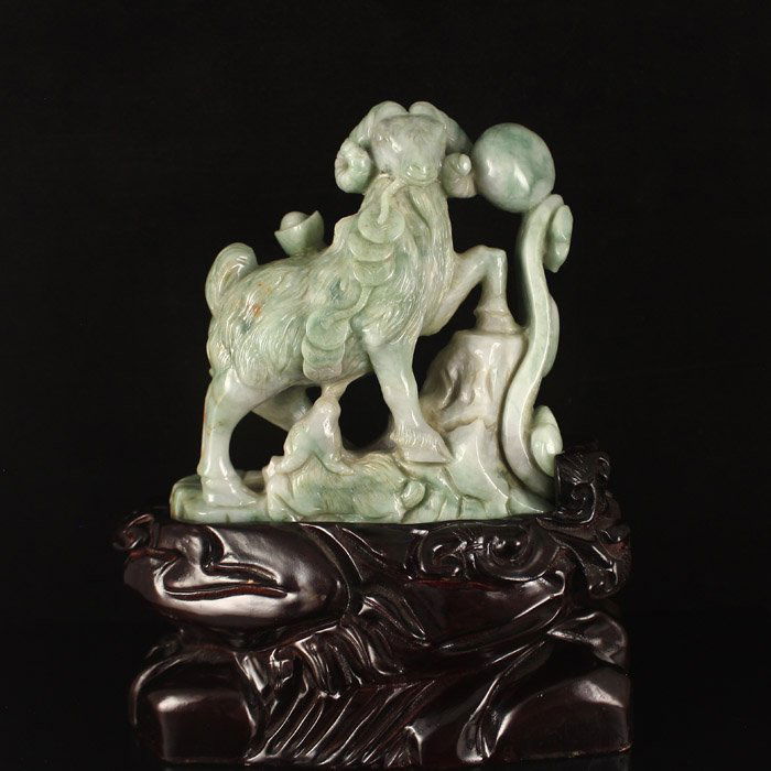 Vintage Natural Jadeite Statue - Fortune Sheep: 老玉翡翠雕像 羊羊如意Vintage Natural Jadeite Statue - Fortune Sheep Dimension: 150*150*52(mm) 5.91*5.91*2.05(in) Weight 3.32 lbs/1506 gTips