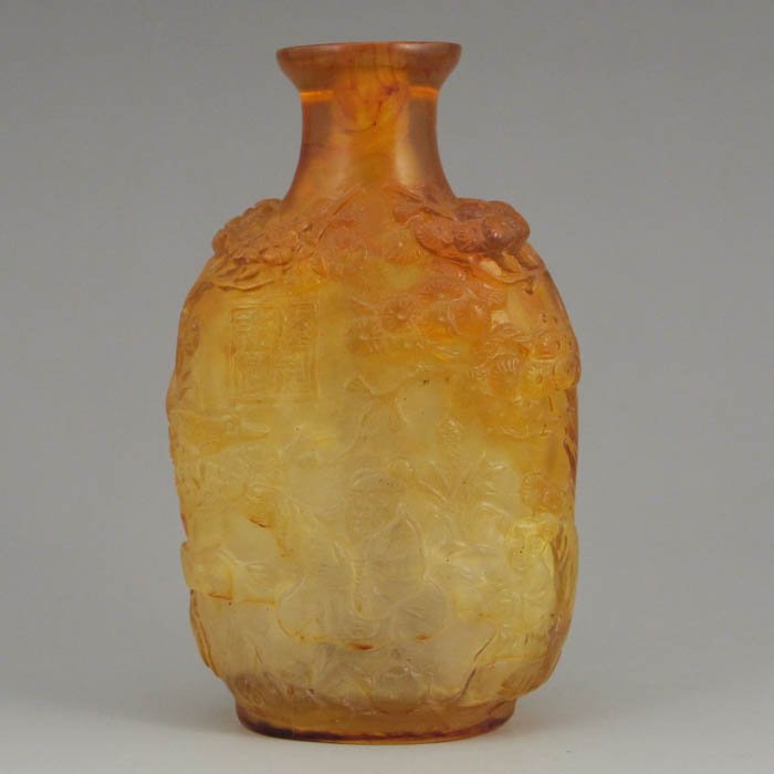 Chinese Amber Snuff Bottle w Old Man & Pine Tree (1 of 8)