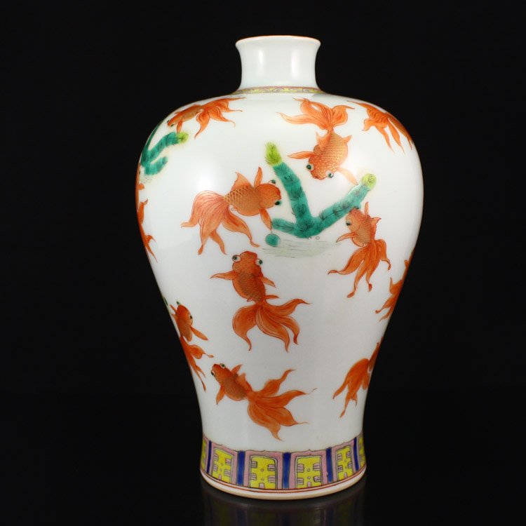 Chinese Iron Red Glaze Goldfish Porcelain Vase: Hand-painted Chinese Iron Red Glaze Goldfish Porcelain Vase Dimension: 225*140*140(mm) 8.86*5.51*5.51(in) Weight 1.66 lbs/755 g Tips about Chinese Porcelain Chinese ceramic ware is an art craft that h