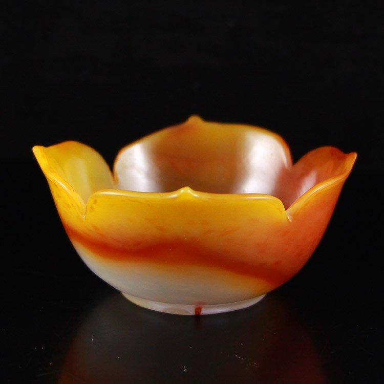 Beautiful Colour Chinese Natural Agate Bowl: Beautiful Colour Chinese Natural Agate Bowl Dimension: 46*89*89(mm) 1.81*3.50*3.50(in) Weight 0.21 lbs/97 g Agate is a code, Ma Nao, horse brain, is a kind of mineral chalcedony class, is often mixed 