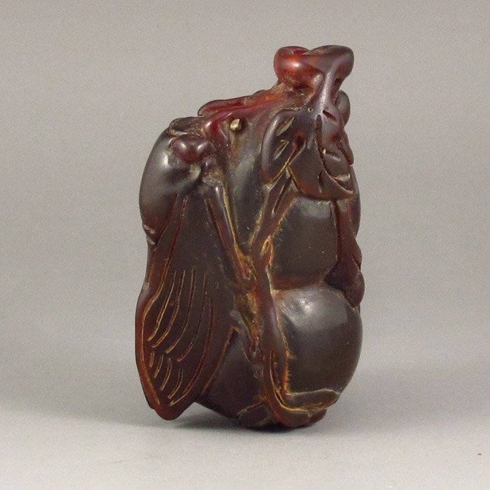 Hand Carved Chinese Ox Horn Pendant - Cicada: Hand Carved Chinese Ox Horn Pendant - Cicada Dimension:65*40*33(mm)2.56*1.57*1.30(in)Weight 0.11 lbs/52 g Tips about horn sculpture Horn sculpture has a long history. The horn sculpture is usually mad