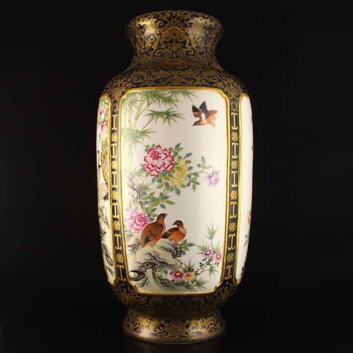 Chinese Gilt Gold Famille Rose Porcelain Big Vase: Superb Hand-painted Chinese Gilt Gold Famille Rose Porcelain Big Vase Dimension: 400*200*200(mm) 15.74*7.87*7.87(in) Weight 8.66 lbs/3927 g Tips about Chinese Porcelain Chinese ceramic ware is an art 