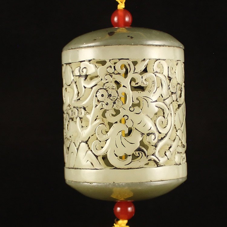 Vintage Chinese Hetian Jade Fortune Bat Pendant (1 of 5)