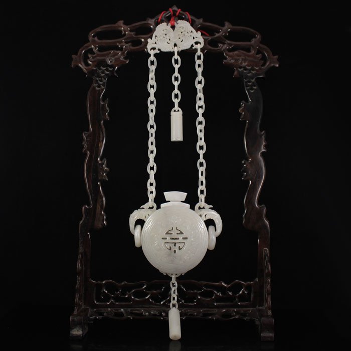 Chinese Natural Hetian Jade Braced Chain Sachet Statue (1 of 9)