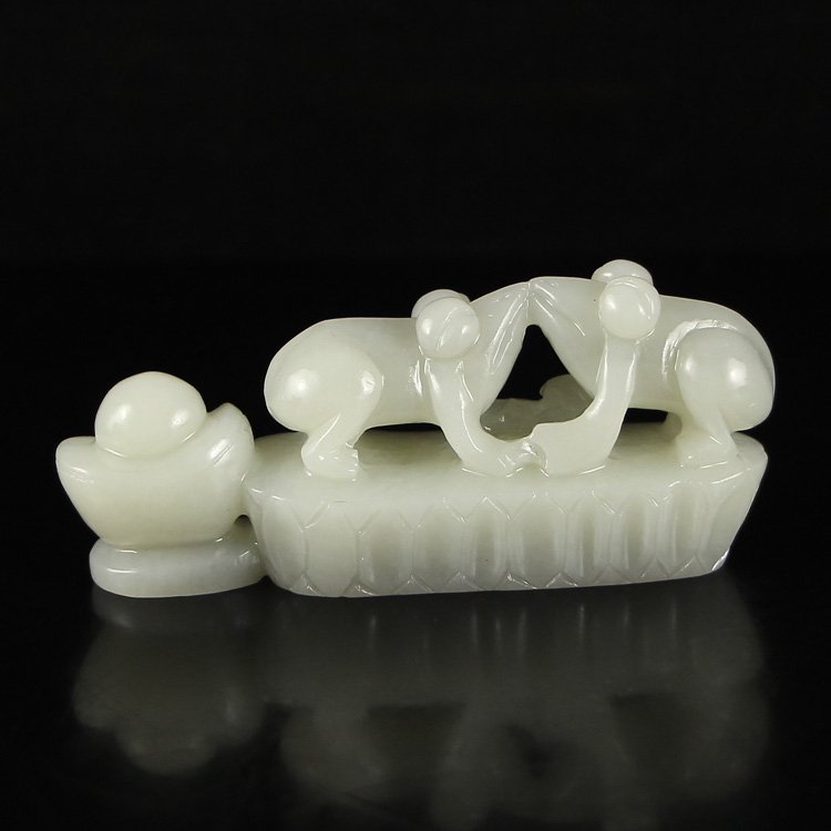 Chinese Natural Hetian Jade Frogs Statue (1 of 6)