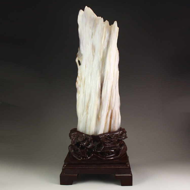 Chinese Natural Xylopal Original Stone Statue: Chinese Natural Xylopal Original Stone Statue Dimension: 235*120*100(mm)9.25*4.72*3.94(in) Weight 8.82 lbs/4001 gThe total weight does not include the base. The base is included after you have won the