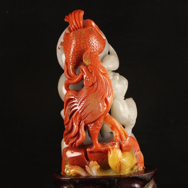 Chinese Natural Jade Statue - Fortune Rooster: Chinese Natural Jade Statue - Fortune Rooster Dimension: 170*85*45(mm) 6.69*3.35*1.77(in) Weight 1.77 lbs/804 g The total weight does not include the base. The base is included after you have won the