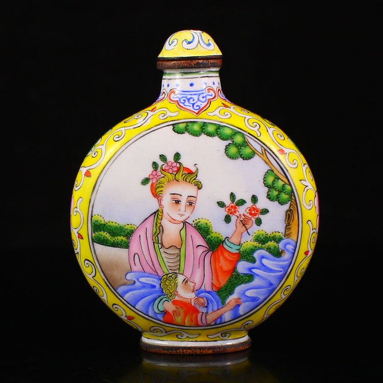 Chinese Red Copper Enamels Snuff Bottle (1 of 7)