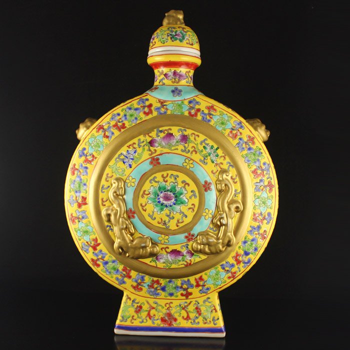 Chinese Yellow Ground Famille Rose Porcelain Vase: Chinese Gilt Gold Yellow Ground Famille Rose Porcelain Vase Dimension:385*240*85(mm) 15.16*9.45*3.35(in) Weight 6.75 lbs/3064 g Tips about Chinese Porcelain Chinese ceramic ware is an art craft that h