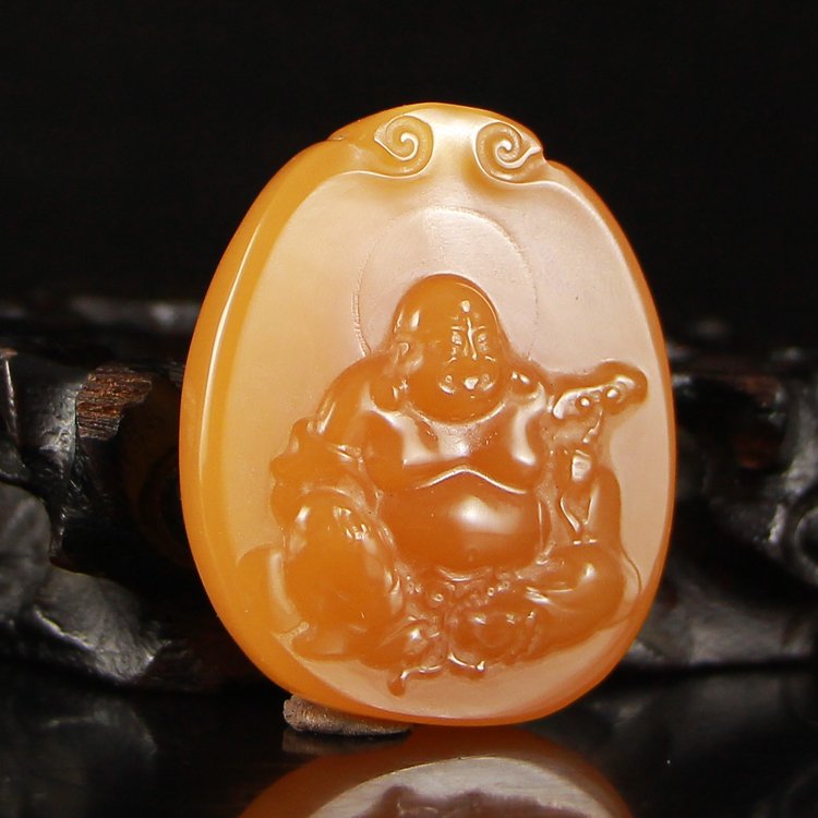 Indonesia Jin Tian Huang Pendant - Laughing Buddha: Indonesia Jin Tian Huang Pendant - Laughing Buddha Dimension: 48*41*12(mm)1.89*1.61*0.47(in) Weight: 0.09 lbs/42 g Jin Tian Huang from Indonesia and Java Sun Xi, the stone in the unprocessed, looks li