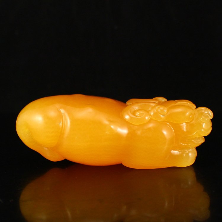Indonesia Jin Tian Huang Statue - Fortune Pixiu: Indonesia Jin Tian Huang Statue - Fortune Pixiu Free Certificate Dimension: 98*47*32(mm)3.86*1.85*1.26(in) Weight 0.51 lbs/230 g Jin Tian Huang from Indonesia and Java Sun Xi, the stone in the unproce
