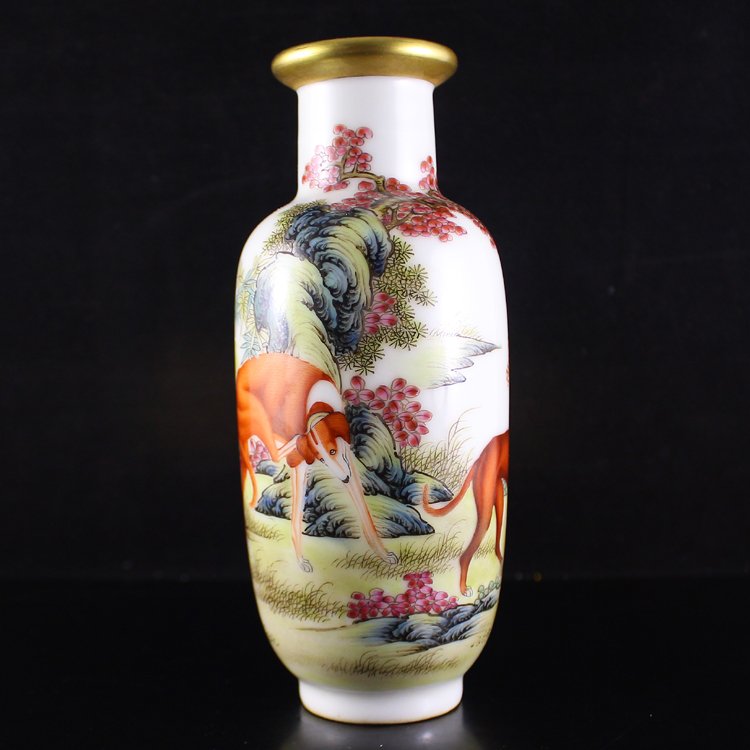 Superb Chinese Gilt Edges Enamels Porcelain Vase: Superb Chinese Gilt Edges Enamels Porcelain Vase W Fortune Dogs Dimension: 158*70*70(mm) 6.22*2.76*2.76(in) Weight 0.45 lbs/205 g Tips about Chinese Porcelain Chinese ceramic ware is an art craft that