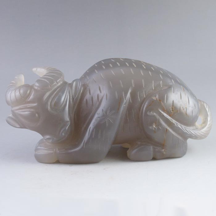 Chinese Natural Agate Statue - Ox: Chinese Natural Agate Statue - Ox Dimension: 155*55*70(mm) 6.10*2.17*2.76(in) Weight 1.76 lbs/800 g Agate is a code, Ma Nao, horse brain, is a kind of mineral chalcedony class, is often mixed with gra