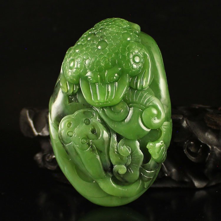 Chinese Green Hetian Jade Ruyi Toad Pendant (1 of 6)
