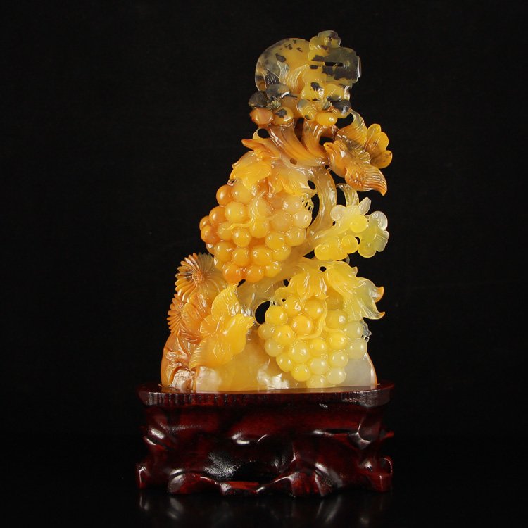 Chinese Natural Jade Statue - Magpie & Grapes (1 of 7)