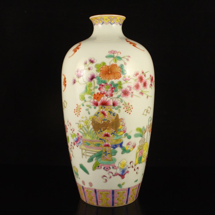 Chinese Qing Dy Famille Rose Gilt Edge Porcelain Vase: Chinese Qing Dynasty Famille Rose Gilt Edge Porcelain Vase w Guangxu Mark Dimension: 110*110*225(mm) 4.33*4.33*8.86(in) Weight 1.32 lbs/597 g Tips about Chinese Porcelain Chinese ceramic ware is an ar