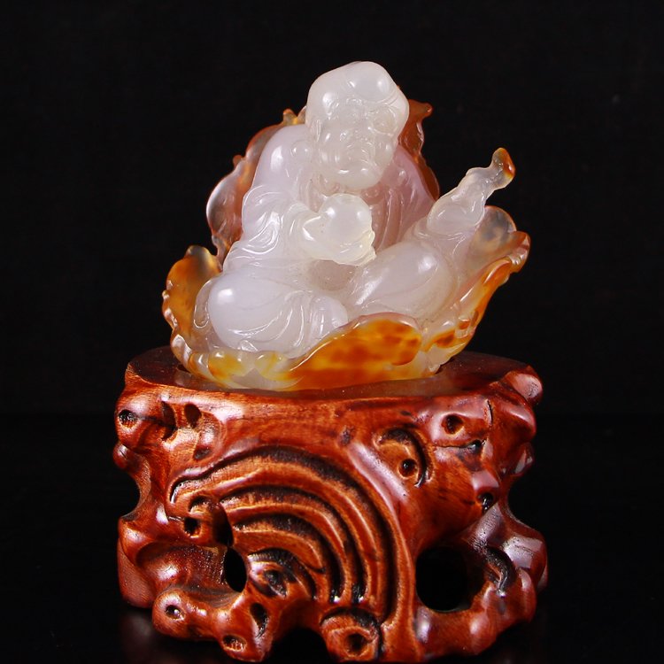 Chinese Natural Agate Statue - Arhat: Chinese Natural Agate Statue - Arhat Dimension: 85*76*46(mm) 3.35*2.99*1.81(in) Weight 0.55 lbs/251 g The total weight does not include the base. The base is included after you have won the auction.