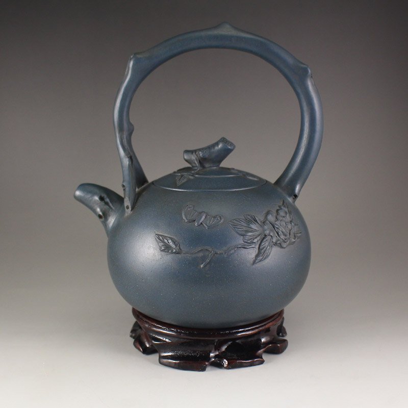 Chinese Yixing Zisha Clay Teapot w Artist Signed: 中國宜興 紫砂 提梁茶壺 寶石藍 周桂珍制 Chinese Yixing Zisha Clay Teapot w Artist Signed Dimension: