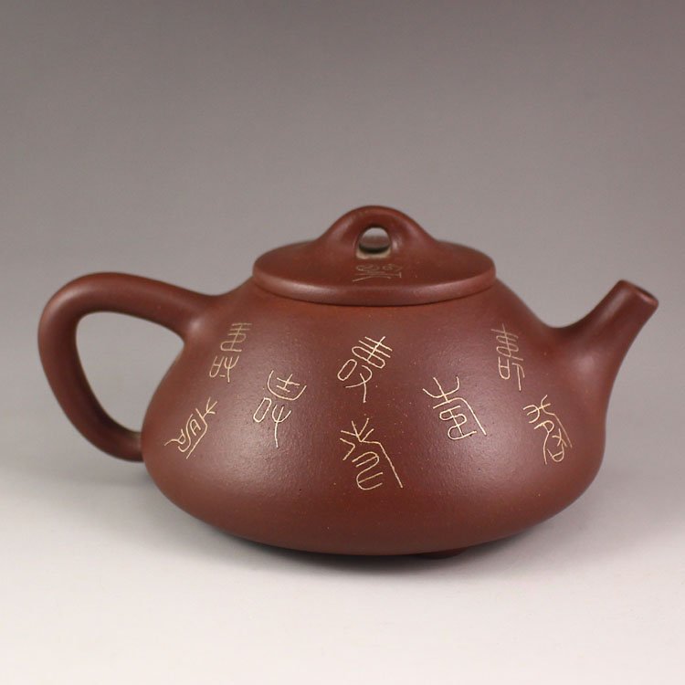 Inlay Silver Wire Chinese Yixing Zisha Clay Teapot: Inlay Silver Wire Chinese Yixing Zisha Clay Teapot w Artist Signed Dimension:150*110*65 (mm)5.91*4.33*2.56(in) Weight 0.54 lbs/247 g Zisha ware, especially zisha teapots, is one of the mysterious arts