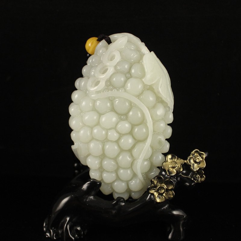 Chinese Natural Hetian Jade Grapes Statue (1 of 6)