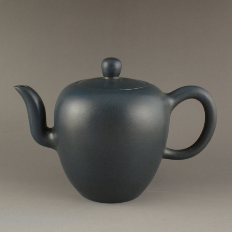 Chinese Yixing Zisha Clay Teapot w Artist Signature: Chinese Yixing Zisha Clay Teapot w Artist Signature Dimension: 97x147x78(mm) 3.82x5.79x3.07(inches) Weight: 0.49 lbs/222 g