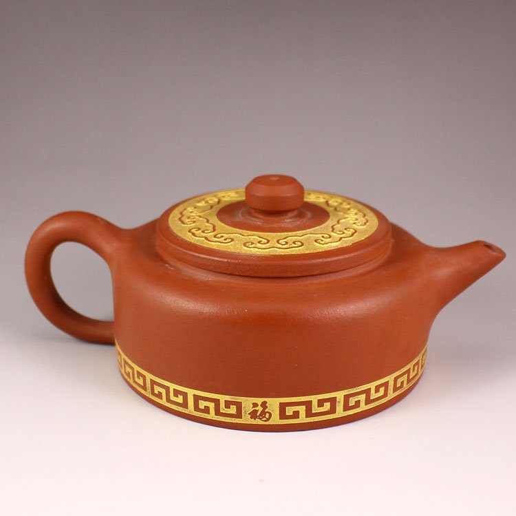 Chinese Yixing Zisha Clay Teapot w Artist Signed: Chinese Yixing Zisha Clay Teapot w Artist Signed Dimension:160x105x55(mm) 6.30x4.13x2.17(inches) Weight 1.16 lbs/524 g