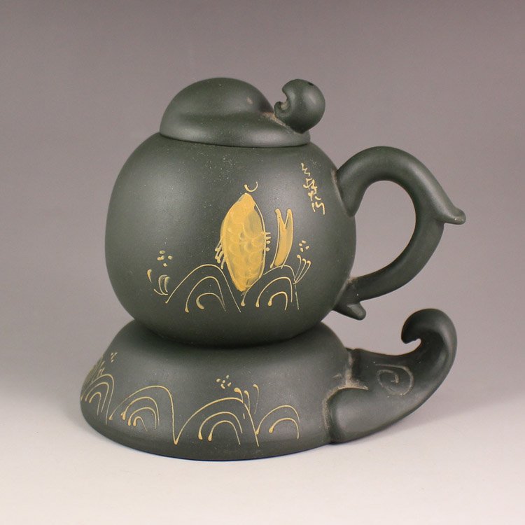 Chinese Yixing Zisha Clay Teapot W Artist Signed: Chinese Yixing Zisha Clay Teapot W Artist Signed Dimension: 120x110x90(mm) 4.72x4.33x3.54(inches) Weight 0.68 lbs/310 g